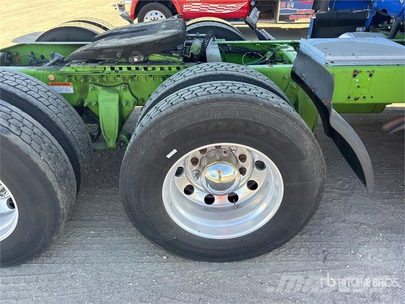 Freightliner Cascadia 125 6x4 T/A Sleeper Truck Tractor (Inoper Тягачі