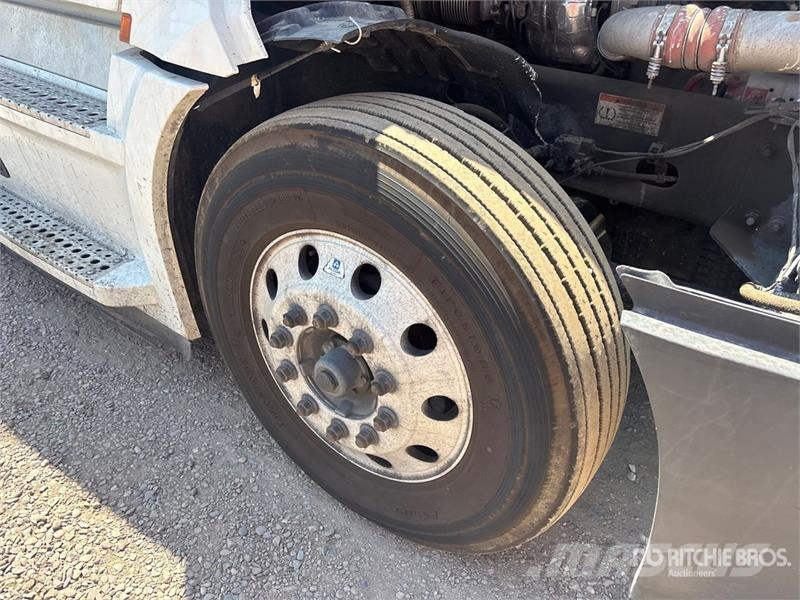 Freightliner Cascadia 126 6x4 T/A Sleeper Truck Tractor Τράκτορες