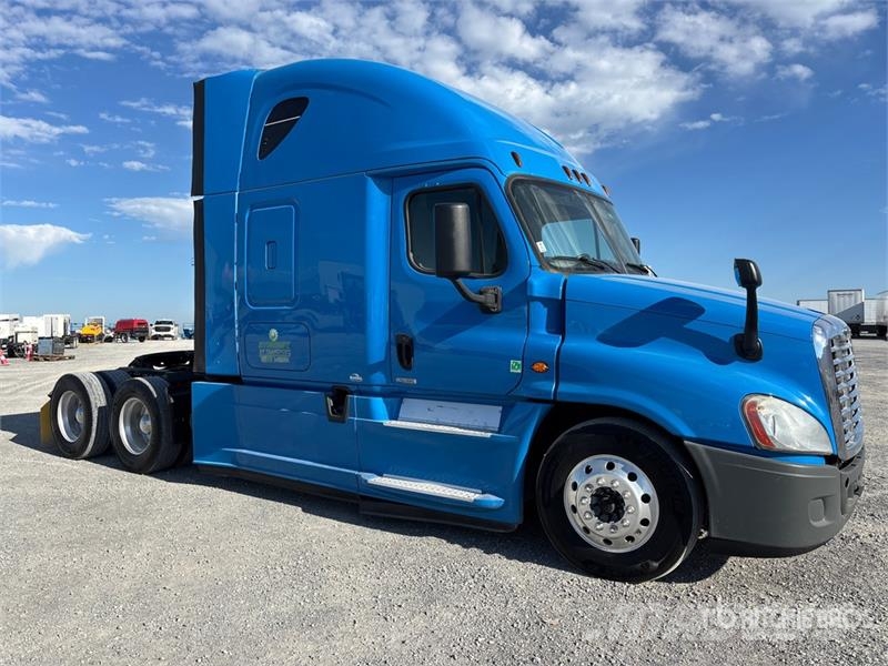 Freightliner Cascadia 125 6x4 T/A Sleeper Truck Tractor وحدات الجر
