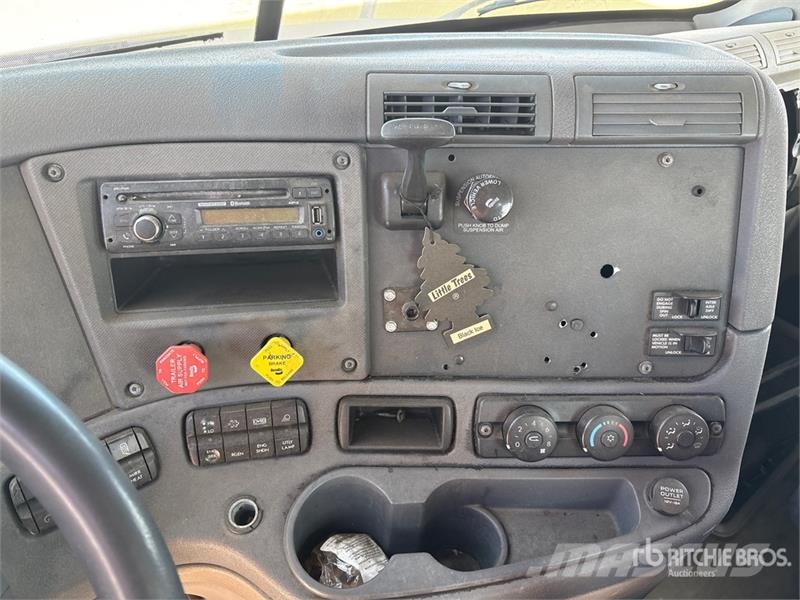 Freightliner Cascadia 125 6x4 Roll-Off Truck (Inoperable) شاحنات لوادر