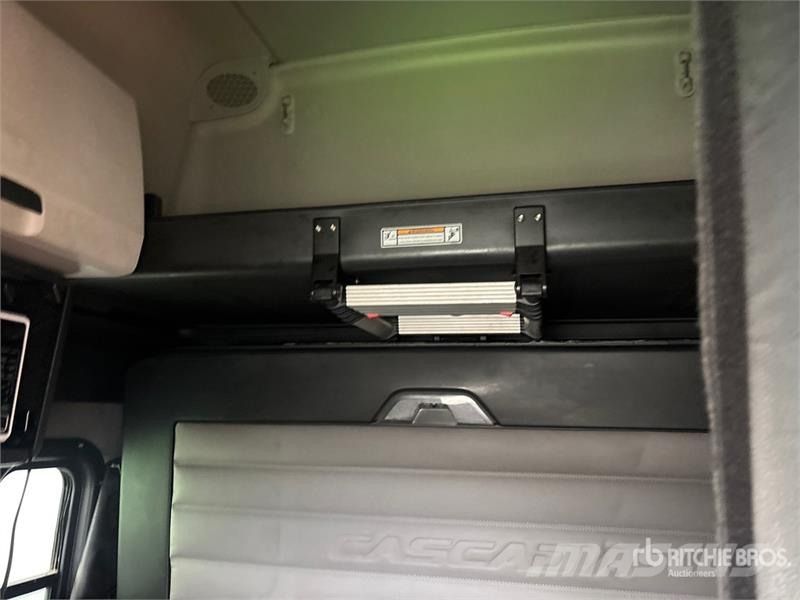 Freightliner Cascadia 126 T/A Sleeper Truck Tractor Prime Movers