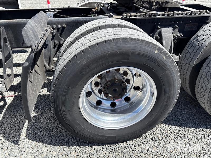 Freightliner Cascadia 126 6x4 T/A Sleeper Truck Tractor Motrici e Trattori Stradali