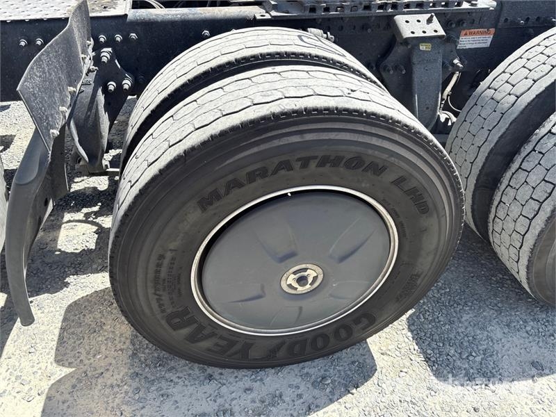 Freightliner Cascadia 116 Tractor Units