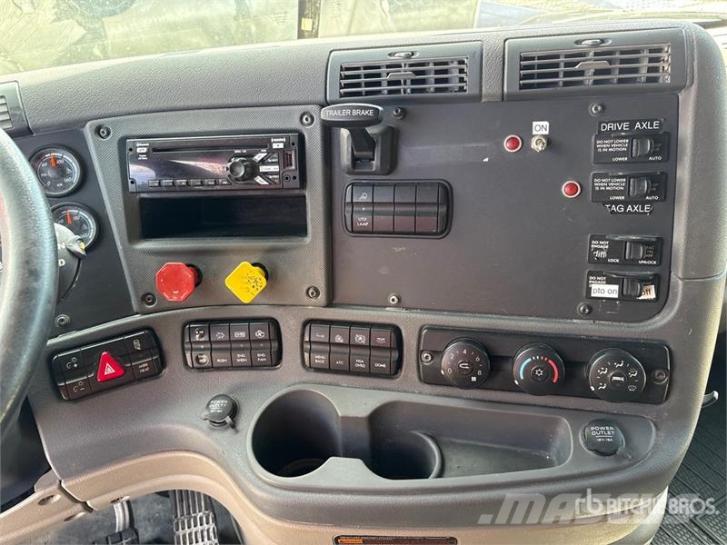 Freightliner Cascadia 125 6x2 T/A Sleeper Truck Tractor Vlačilci