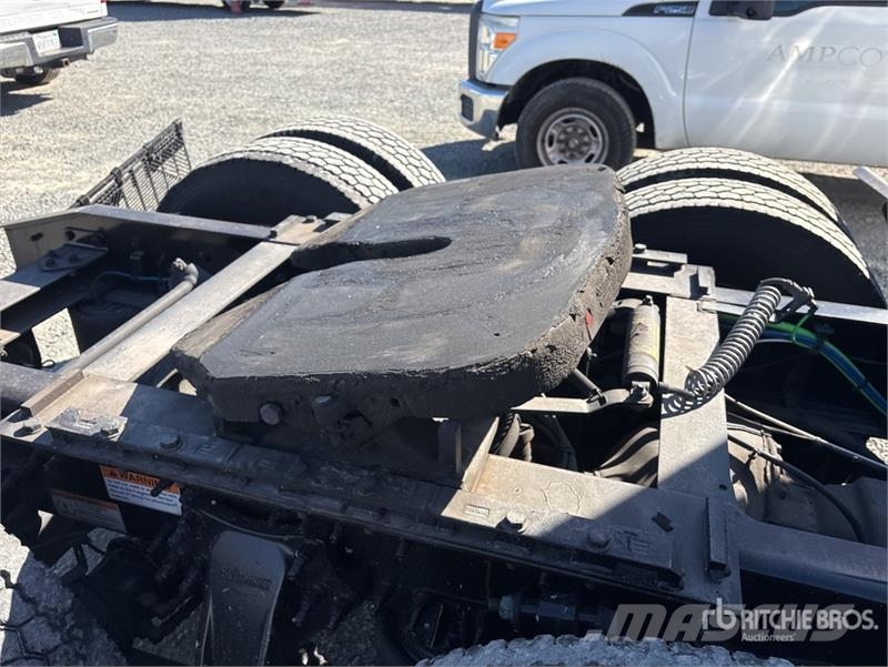 Freightliner Cascadia 126 6x4 T/A Sleeper Truck Tractor Nyergesvontatók