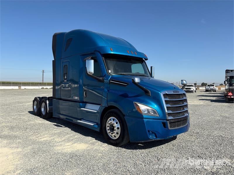 Freightliner Cascadia 126 6x4 T/A Sleeper Truck Tractor Nyergesvontatók