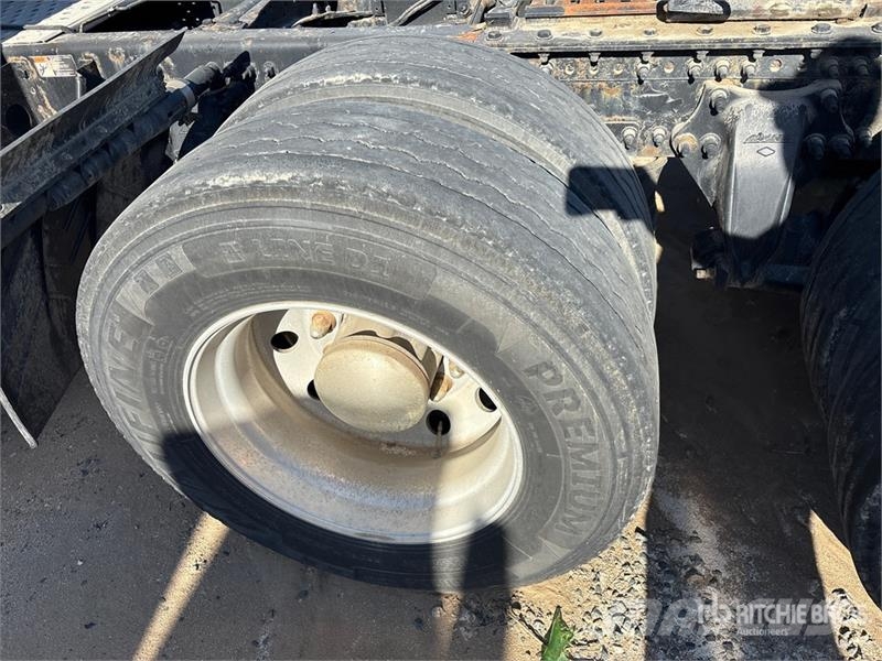 Freightliner Cascadia 126 6x4 T/A Sleeper Truck Tractor Sattelzugmaschinen