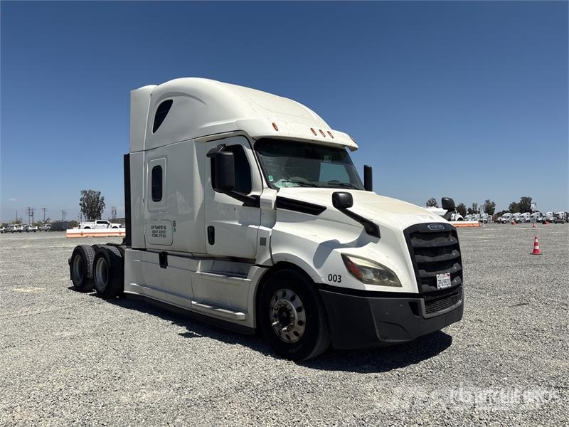 Freightliner Cascadia 126 6x4 T/A Sleeper Truck Tractor وحدات الجر