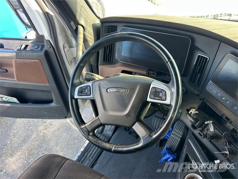 Freightliner Cascadia 6x4 T/A Sleeper Truck Tractor Тягачі
