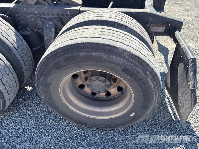 Freightliner Cascadia 125 6x4 T/A Sleeper Truck Tractor Седельные тягачи