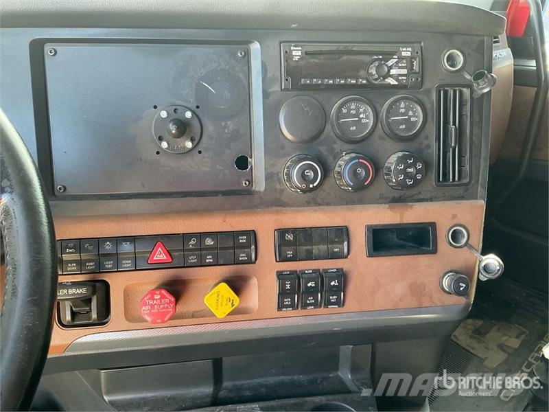Freightliner Cascadia 6x4 T/A Sleeper Truck Tractor Tracteur routier