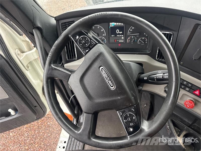 Freightliner Cascadia 126 6x4 T/A Sleeper Truck Tractor Tractor Units