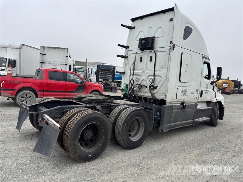Freightliner Cascadia 126 6x4 T/A Sleeper Truck Tractor Prime Movers