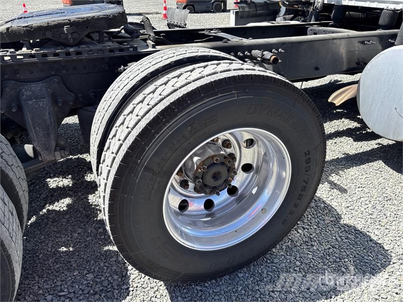 Freightliner Cascadia 126 6x4 T/A Sleeper Truck Tractor Motrici e Trattori Stradali