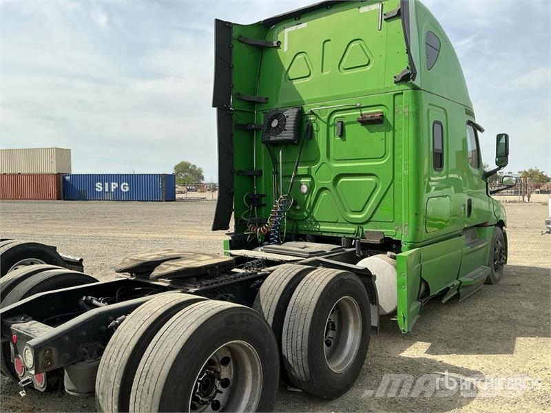 Freightliner Cascadia 126 T/A Sleeper Truck Tractor (Inoperable Тягачі