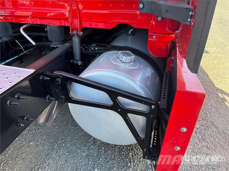 Freightliner Cascadia 126 6x4 T/A Sleeper Truck Tractor وحدات الجر