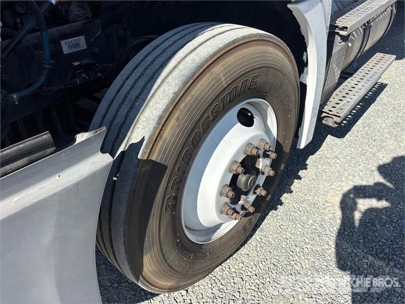 Freightliner Cascadia 126 Kipper