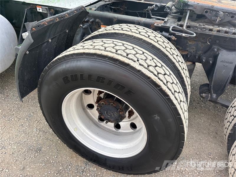 Freightliner Cascadia 126 T/A Sleeper Truck Tractor Prime Movers