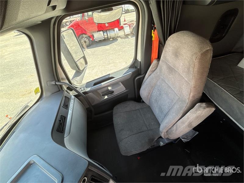 Freightliner Cascadia 116 Tractor Units
