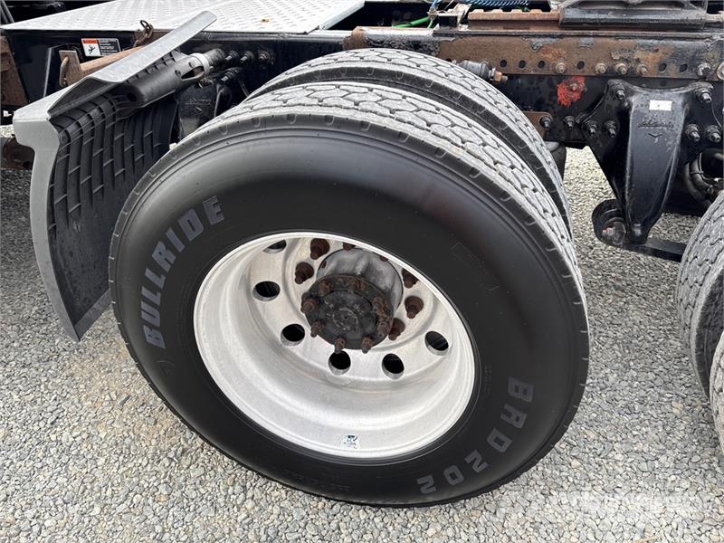 Freightliner Cascadia 126 6x4 T/A Sleeper Truck Tractor 트랙터 유닛