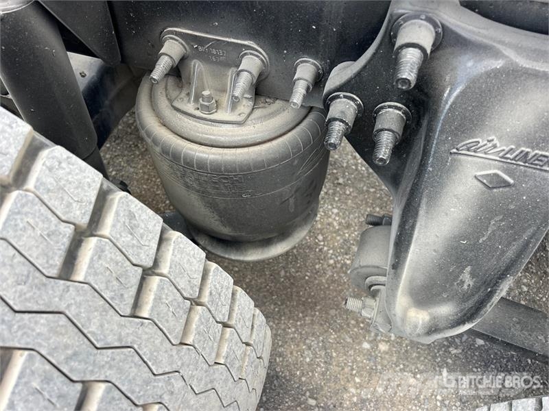 Freightliner Cascadia 126 6x4 T/A Sleeper Truck Tractor Тягачі