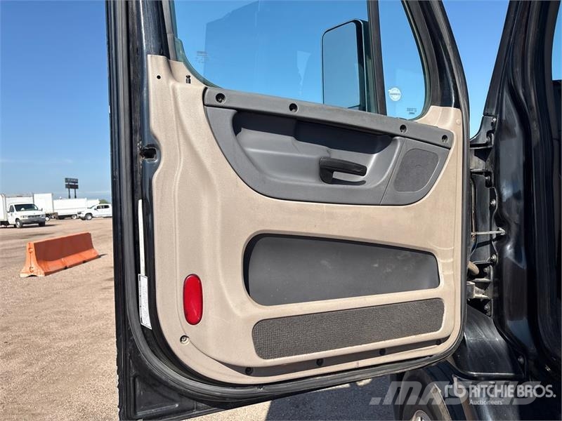 Freightliner Cascadia 113 Vilcēji