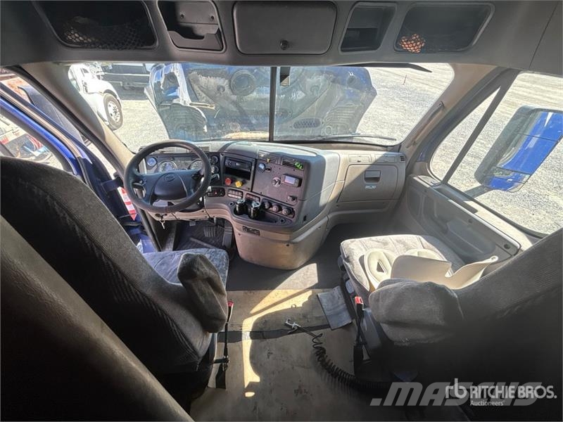 Freightliner Cascadia 125 6x4 T/A Sleeper Truck Tractor Седельные тягачи