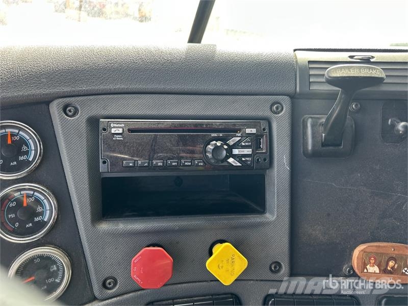 Freightliner Cascadia 125 6x4 T/A Sleeper Truck Tractor Тягачі