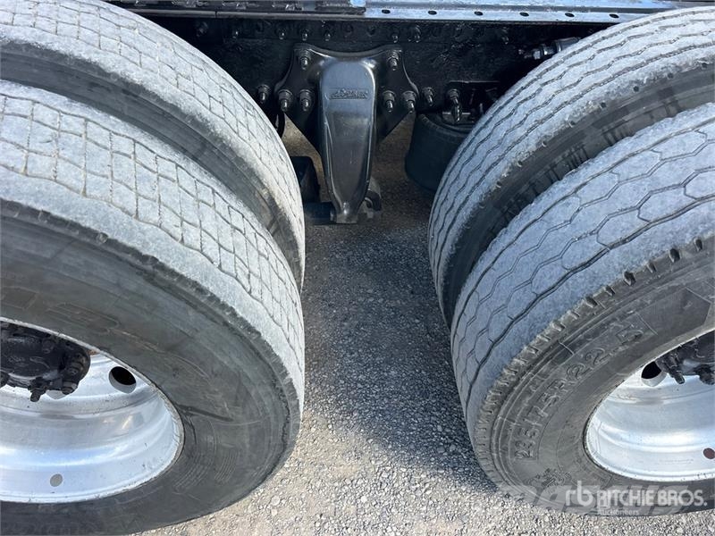 Freightliner Cascadia 125 6x4 T/A Sleeper Truck Tractor Тягачі