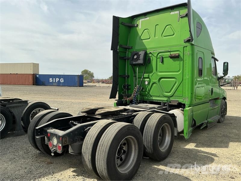 Freightliner Cascadia 126 T/A Sleeper Truck Tractor (Inoperable Тягачі