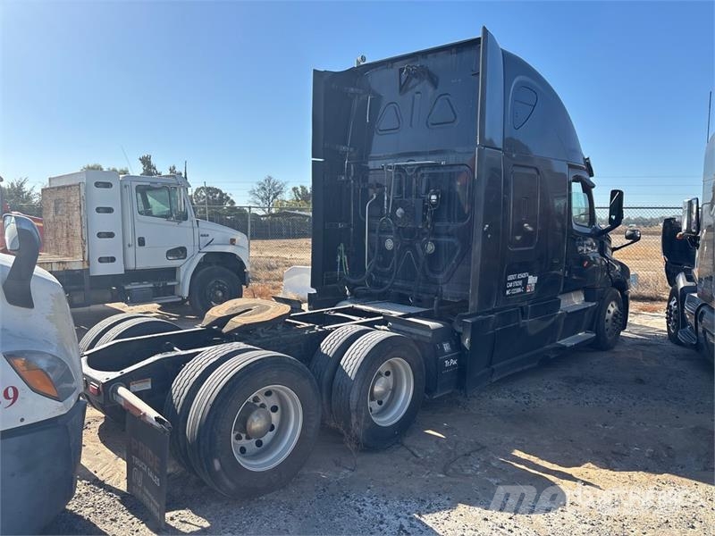 Freightliner Cascadia 126 6x4 T/A Sleeper Truck Tractor Sattelzugmaschinen