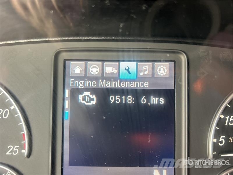 Freightliner Cascadia 126 6x4 T/A Sleeper Truck Tractor Sattelzugmaschinen