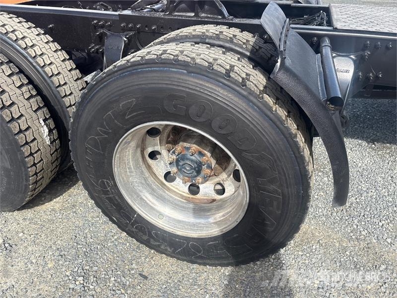 Freightliner Cascadia 125 6x2 T/A Sleeper Truck Tractor Седельные тягачи