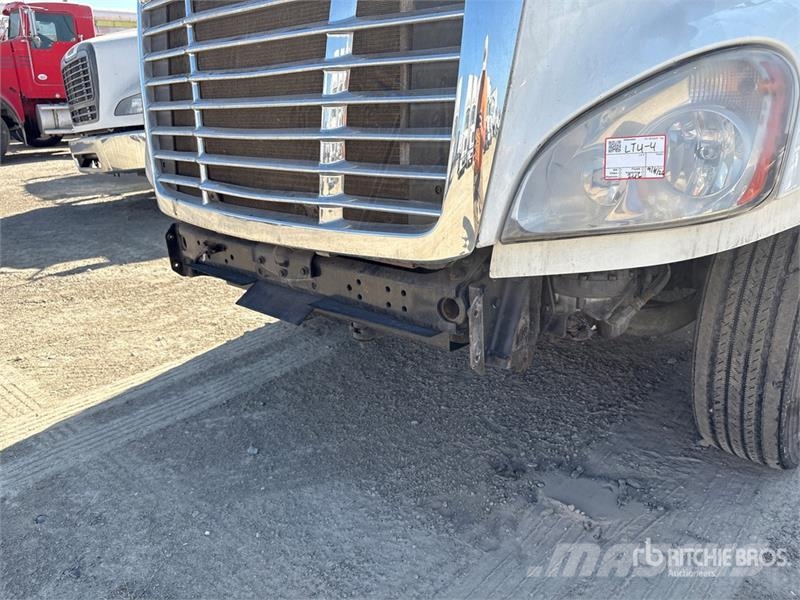 Freightliner Cascadia 125 6x4 Roll-Off Truck (Inoperable) شاحنات لوادر