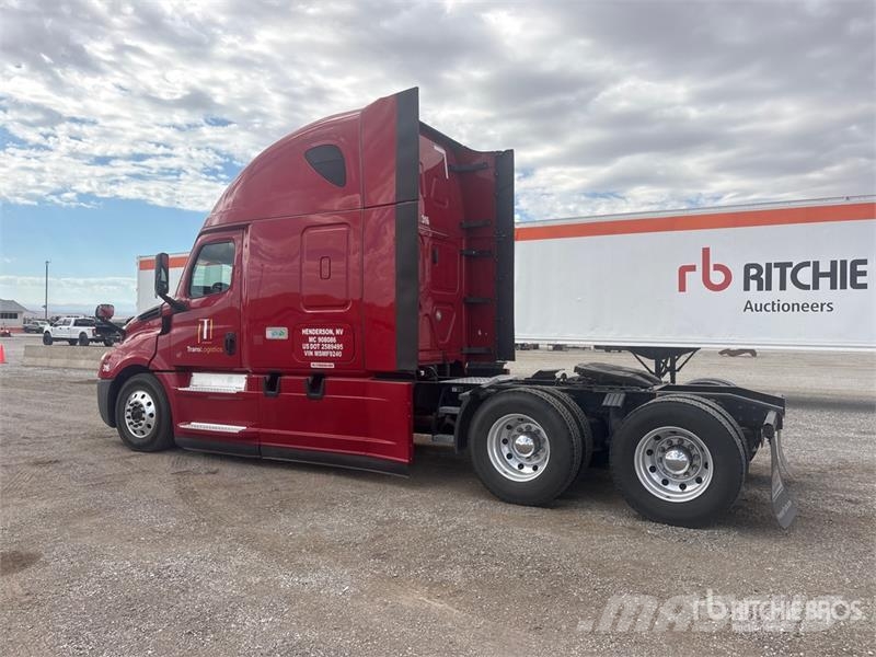 Freightliner Cascadia 126 6x4 T/A Sleeper Truck Tractor Nyergesvontatók