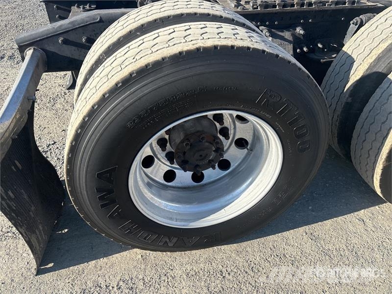 Freightliner Cascadia 126 6x4 T/A Sleeper Truck Tractor 트랙터 유닛