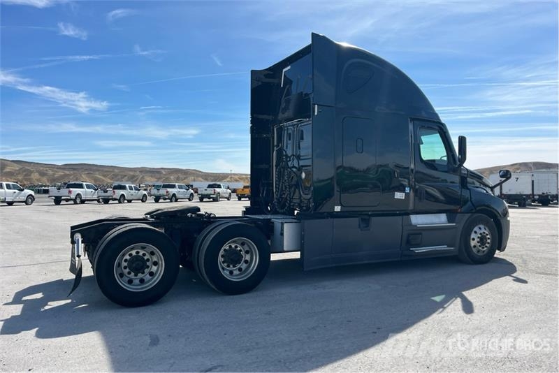 Freightliner Cascadia 126 6x4 T/A Sleeper Truck Tractor Sattelzugmaschinen