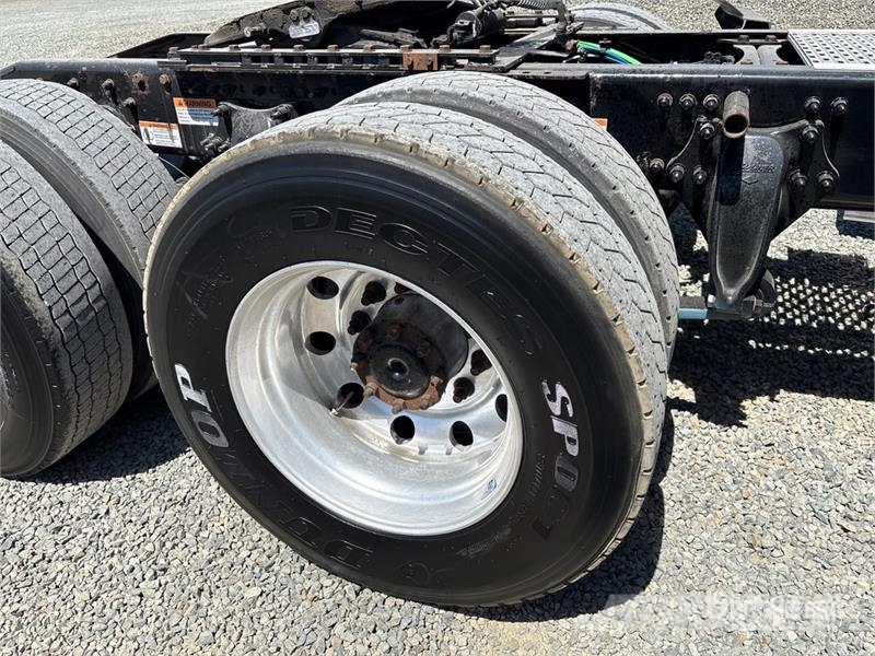 Freightliner Cascadia 126 6x4 T/A Sleeper Truck Tractor 트랙터 유닛