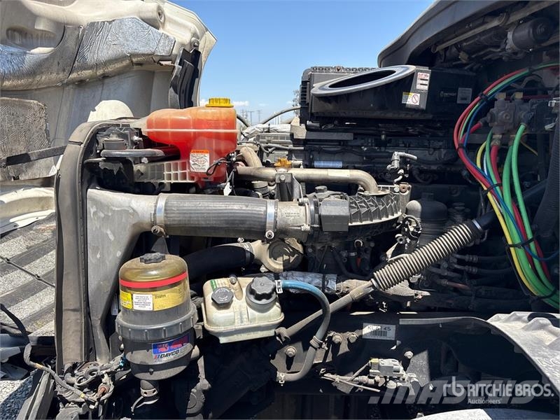 Freightliner Cascadia 126 6x4 T/A Sleeper Truck Tractor وحدات الجر