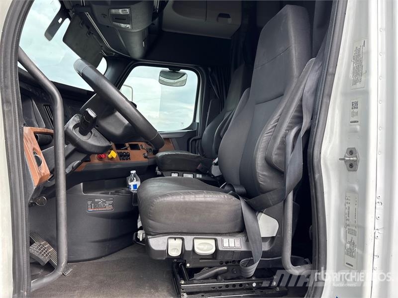 Freightliner Cascadia 126 Vilcēji
