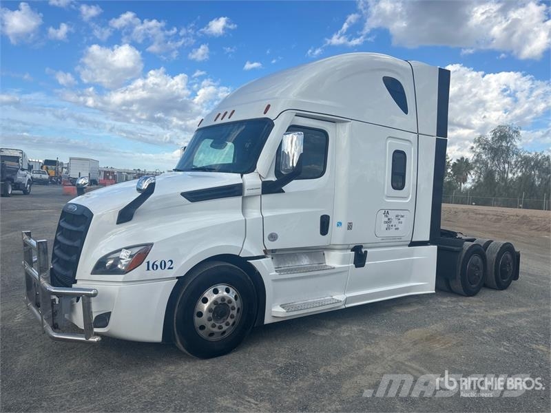 Freightliner Cascadia 126 6x4 T/A Sleeper Truck Tractor Tractor Units