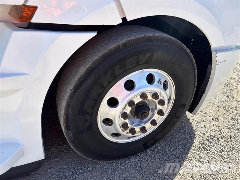 Freightliner Cascadia 126 6x4 T/A Sleeper Truck Tractor Tracteur routier