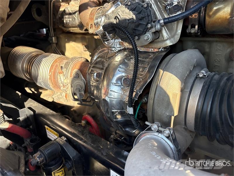 Freightliner Cascadia 126 6x4 T/A Sleeper Truck Tractor وحدات الجر