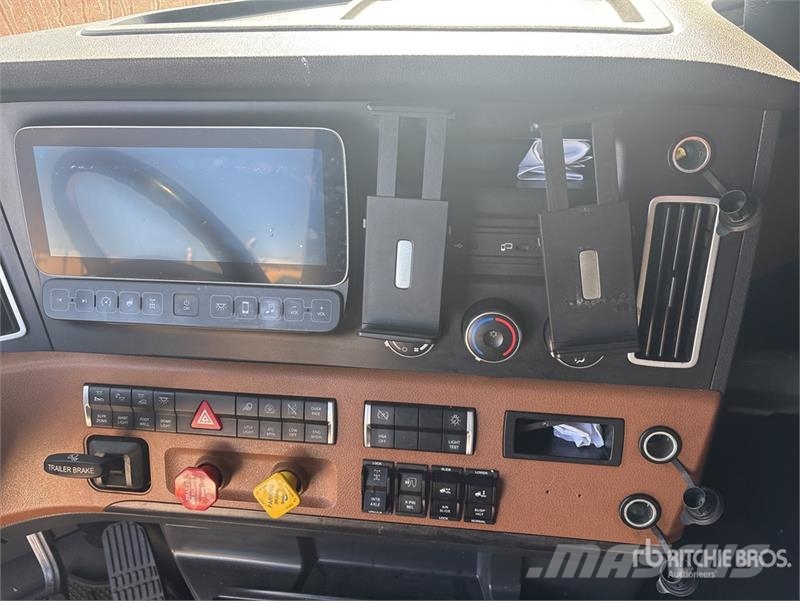 Freightliner Cascadia 126 6x4 T/A Sleeper Truck Tractor وحدات الجر