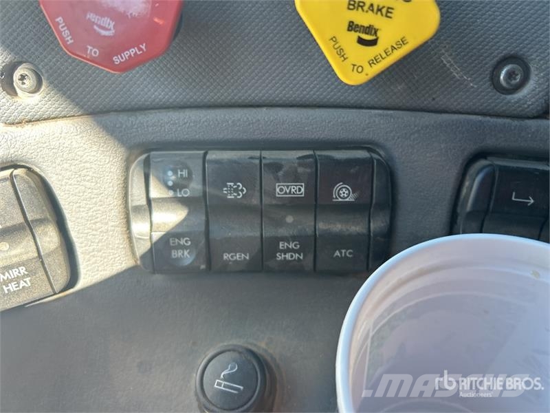 Freightliner Cascadia 125 6x4 T/A Dump Truck Camion benne