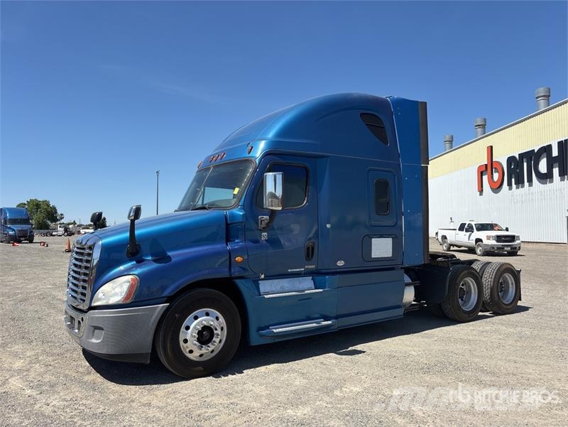 Freightliner Cascadia 125 6x4 T/A Sleeper Truck Tractor Cabezas tractoras