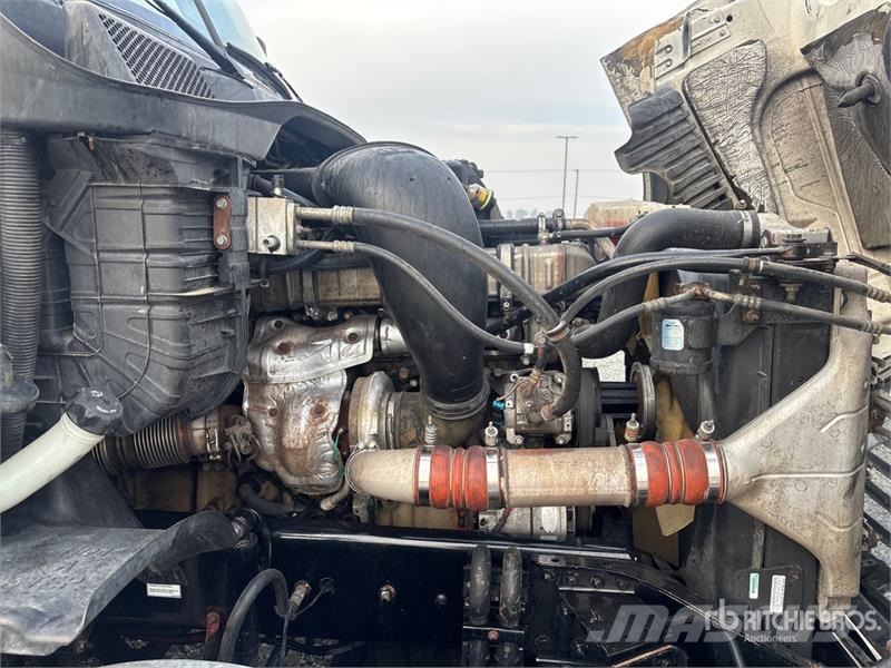 Freightliner Cascadia 125 6x4 T/A Sleeper Truck Tractor Vilcēji