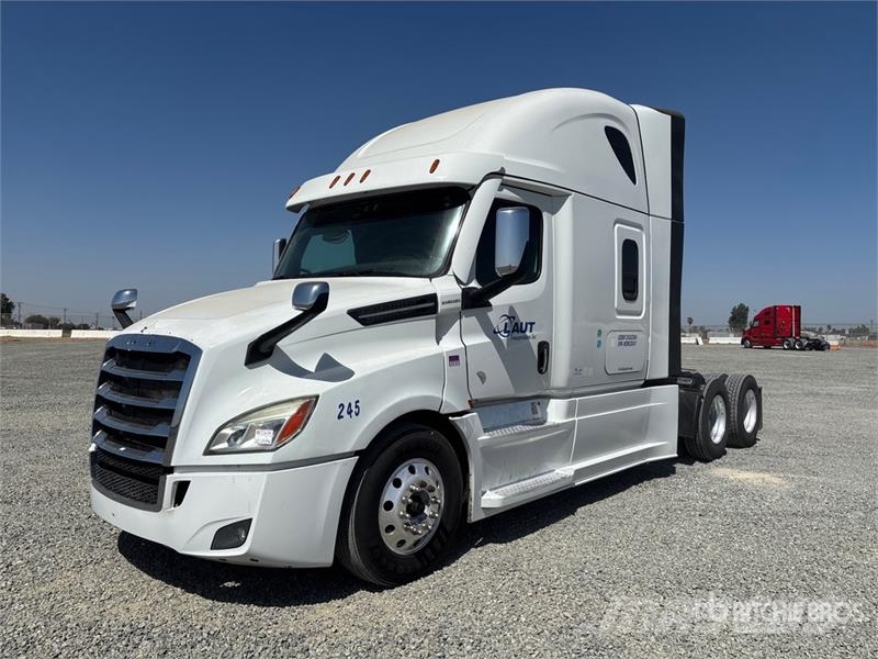 Freightliner Cascadia 126 6x4 T/A Sleeper Truck Tractor Vlačilci