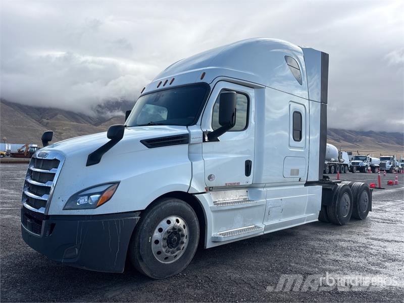 Freightliner Cascadia 126 6x4 T/A Sleeper Truck Tractor Nyergesvontatók