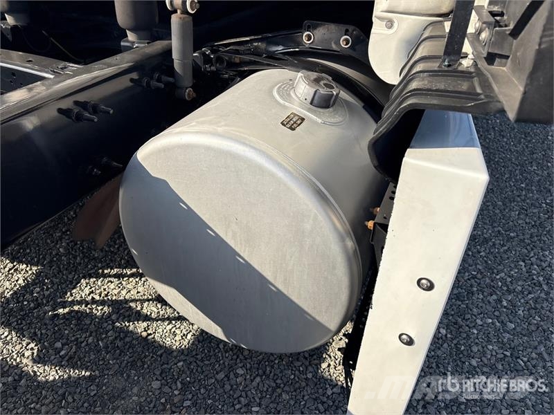 Freightliner Cascadia 126 6x4 T/A Sleeper Truck Tractor Sattelzugmaschinen